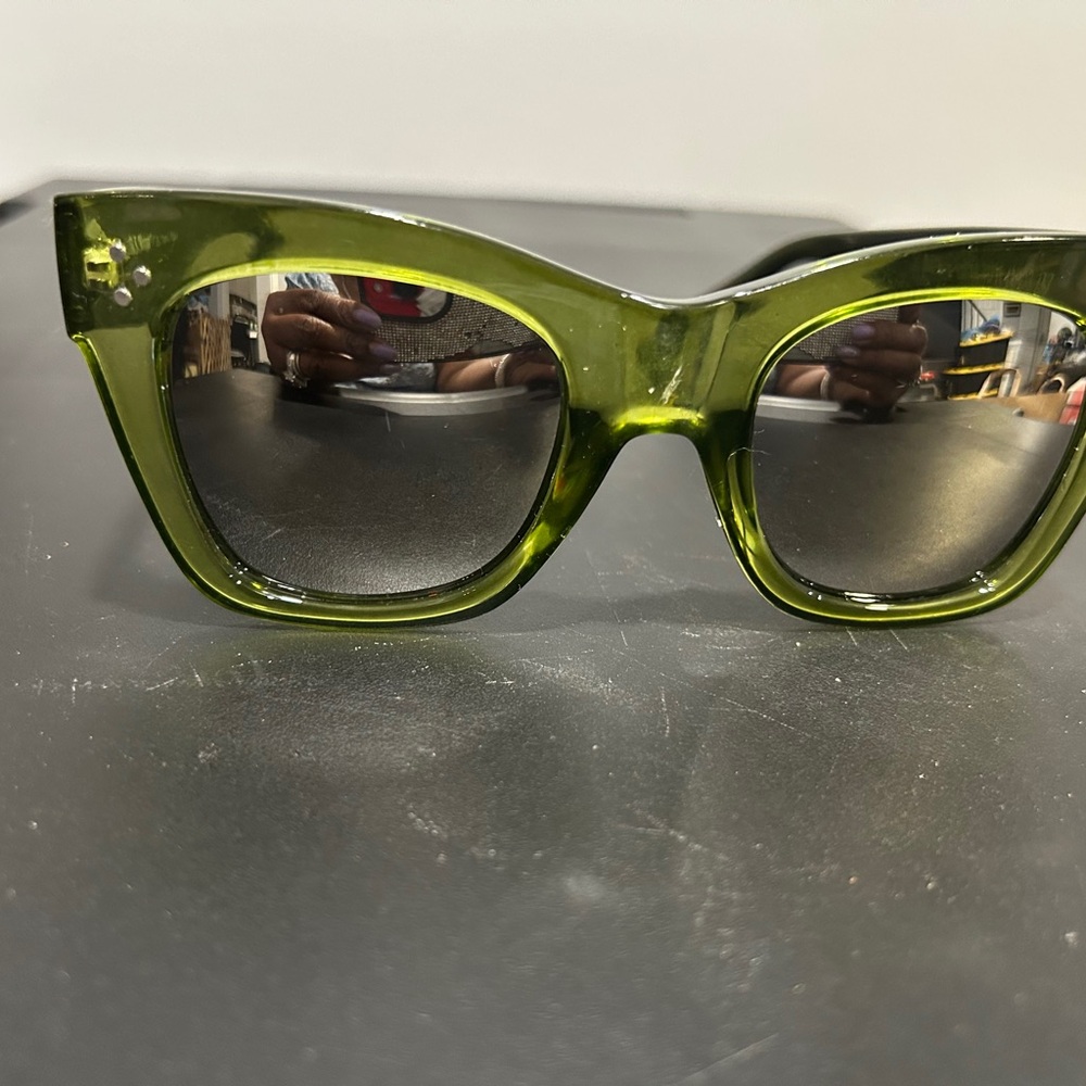 Chic Olive Green Square Sunglasses